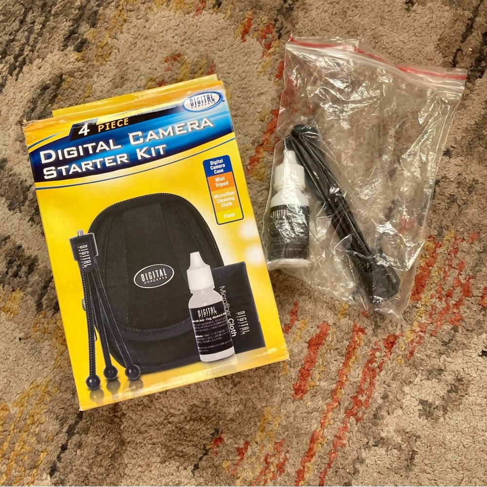 📷Camera Mini Tripod and Cleaning Fluid